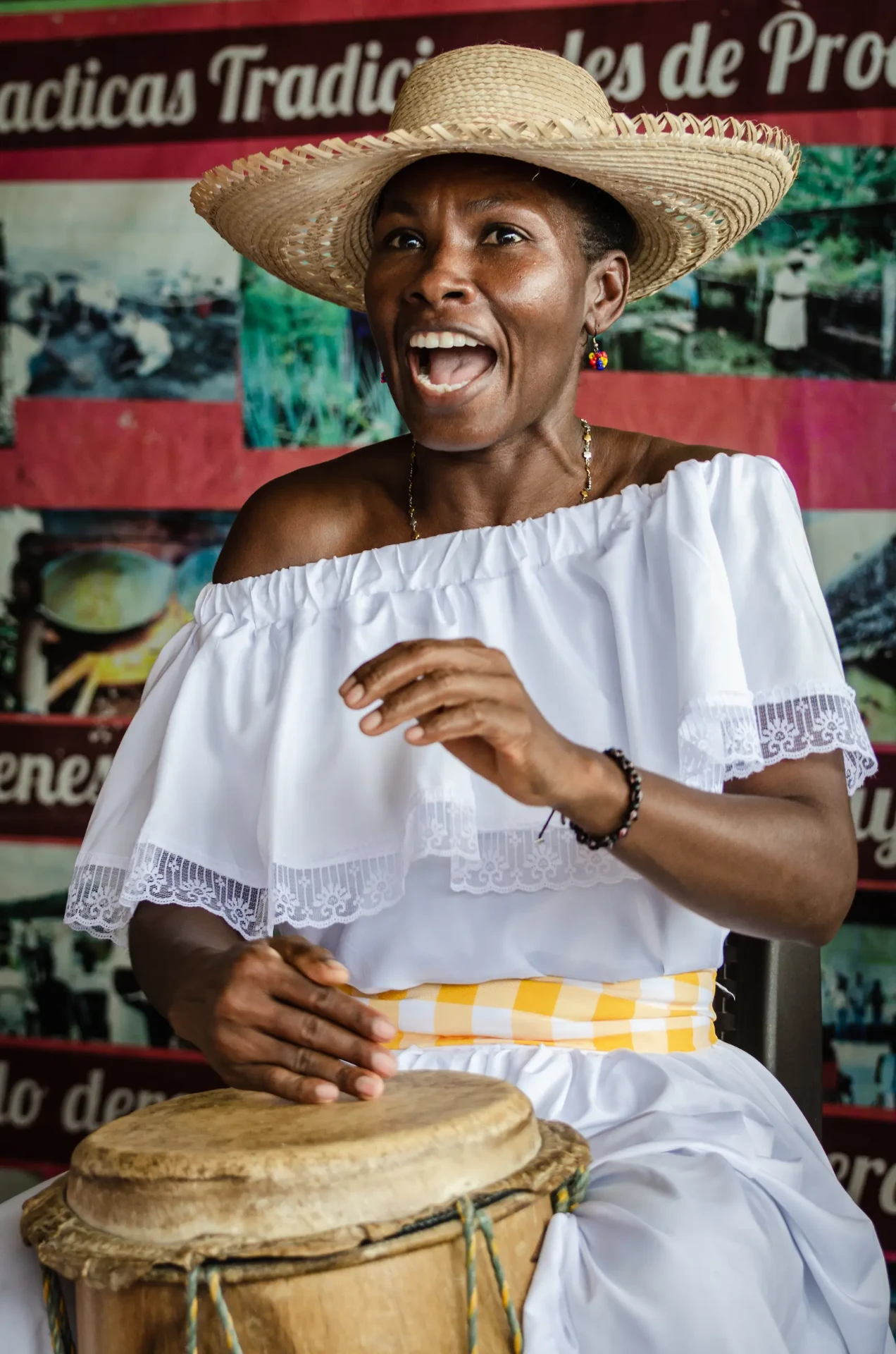 Female master singing and playing the cununo drum during the Guapi trip