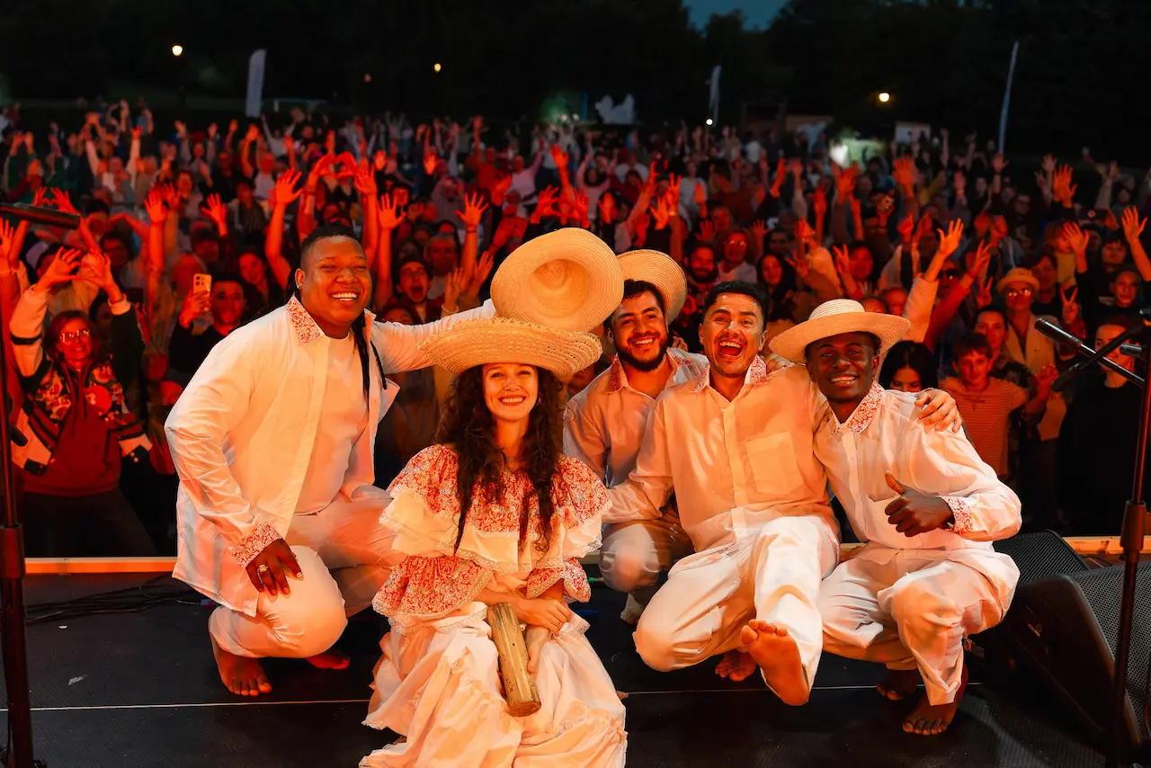Marimbea artists celebrating with the audience after a concert