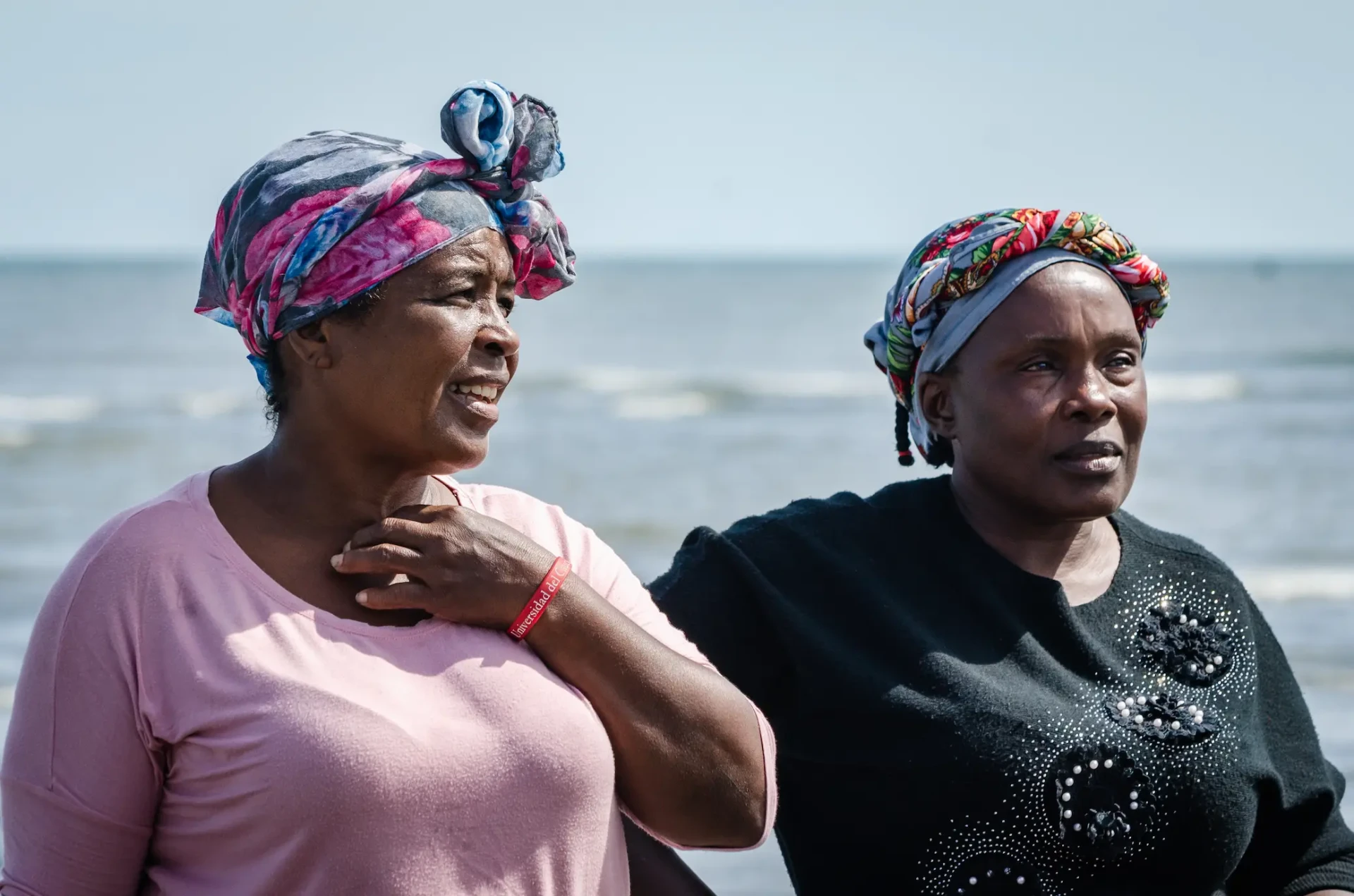 Elder women of the territory talking by the sea on the Guapi trip