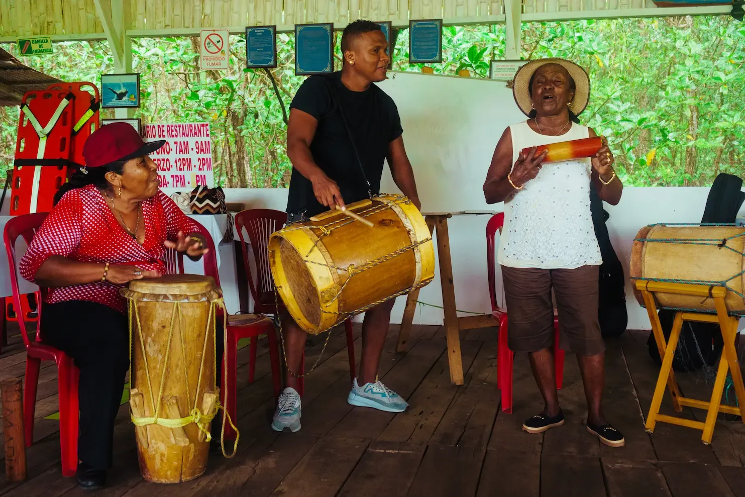 Matronas cantoras from Tumaco performing traditional songs